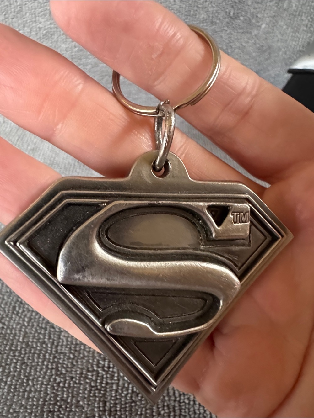 DC Comics Superman Shield Classic Logo  Pewter Metal Key Chain